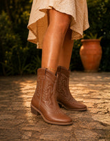 Bota Country Cano Médio Moleca | Bordado Western | Preta e Avelã