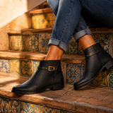 Bota Feminina Moleca Cano Curto Preta Fivela Dourada Confortável Dia Inteiro