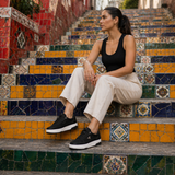 Via Marte Tênis Flatform Preto Camurça e Branco Crystal — Estilo Premium para o Dia a Dia