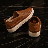 Bottero Napoli: tênis slip-on feminino de couro atanado caramelo para uso diário com conforto o dia todo