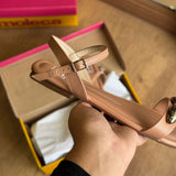 Sandália Moleca Rasteira Detalhe Circular Dourado