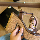 Sandália Vizzano Salto Bloco Detalhe Dourado nas Tiras